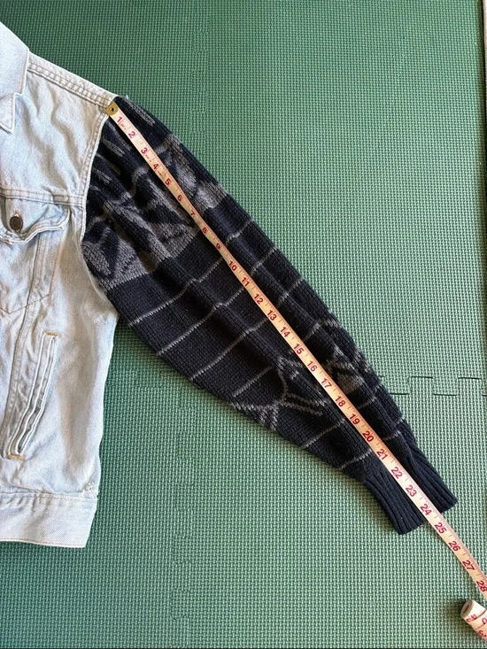 VTG RARE 90s Levi's Light Wash Denim Jacket With Aztec Knit Sleeves Size M - Picture 8 of 13